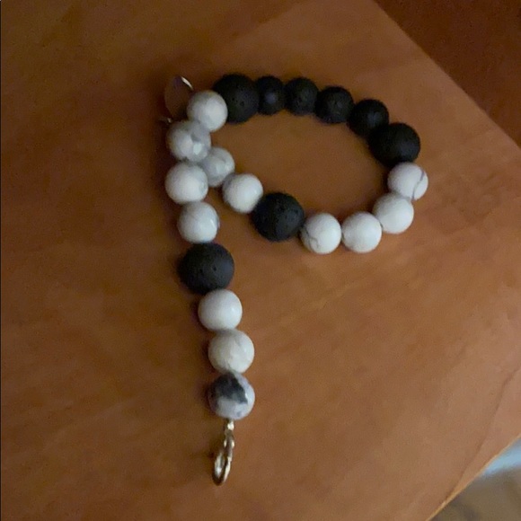 Lava rock bracelet - Picture 2 of 4